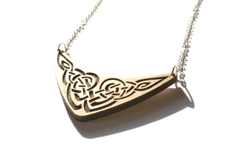 Celtic torc necklace, wood engraved arc, wooden interlaced interlace pattern, ornamental knotwork jewelry, irish medieval scandinavian jewel image 1