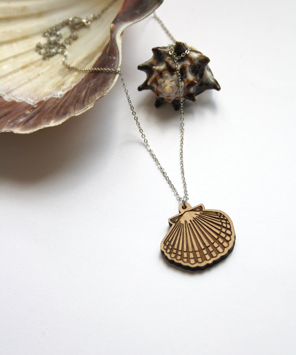 Pendentif Coquille Saint-Jacques En Os De Buffle - Symbole Pèlerinage Compostelle - Cordon Coton Ciré Réglable 70 Cm - Fabriqué à La Main, Pièce Unique - 6