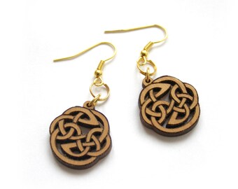 Wooden celtic pendant earrings, rond shape circular interlaced pattern, wood interlace earring, brass gold color ear crochet, made in France