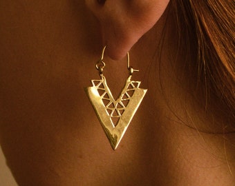 TRIKONA* Small pointy tribal golden hoop earrings. Ornate ethnic style brass jewellery