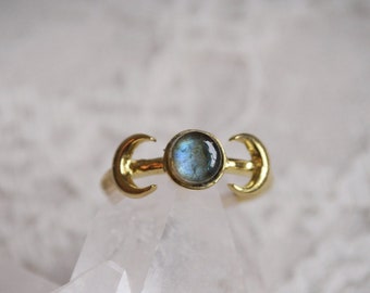 SELENE* Lunar cycle adjustable ring with flashy labradorite, lapislazuli or moonstone. Brass witchy celestial ring