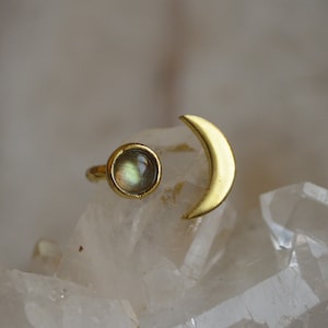 MOON* Gemstone and crescent moon adjustable golden ring, made of brass