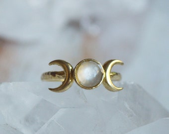 HEKATE* Triple moon goddess adjustable ring with flashy labradorite, lapis lazuli or moonstone. Brass witchy celestial ring