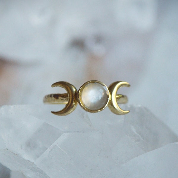 HEKATE* Triple moon goddess adjustable ring with flashy labradorite, lapis lazuli or moonstone. Brass witchy celestial ring