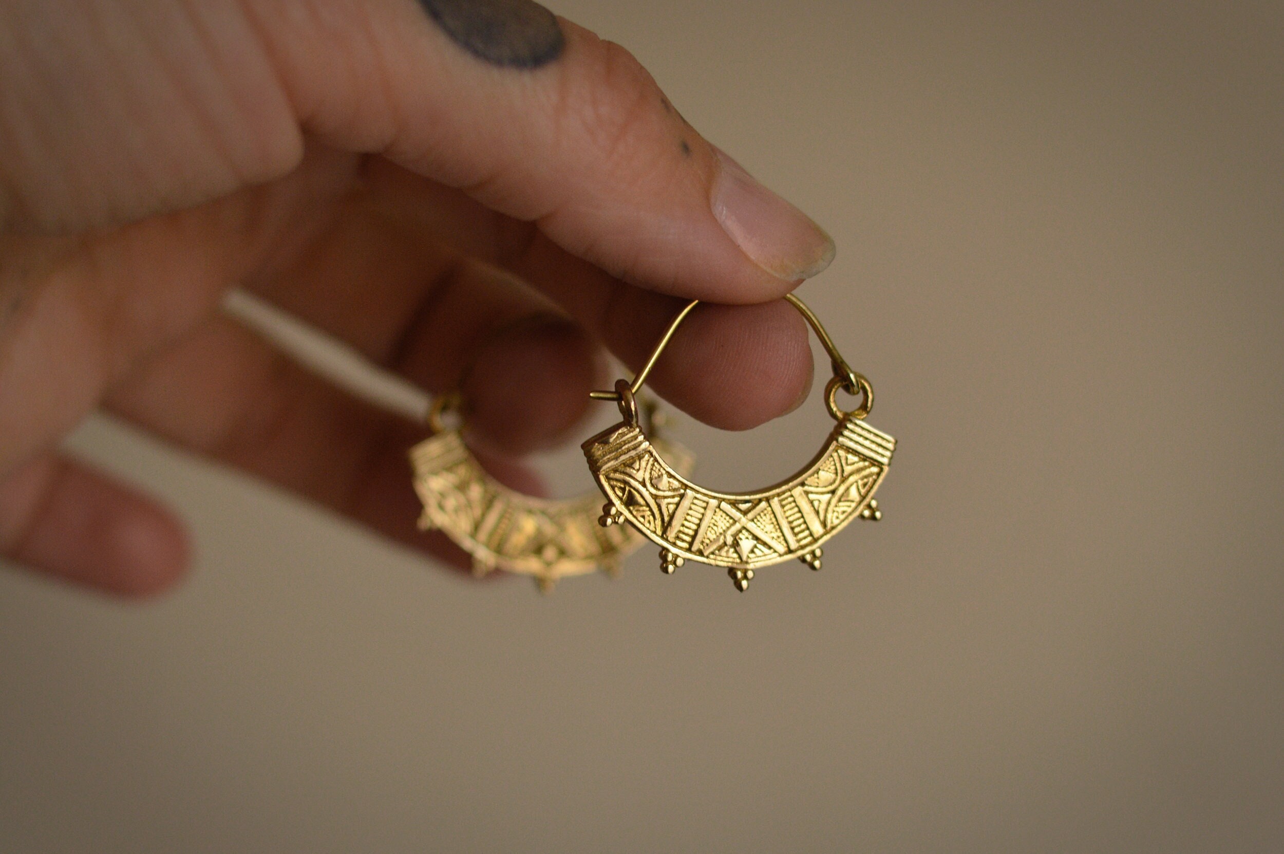 MARRAKESH* Double sided small tribal hoop earrings. Dainty ethnic jewellery
