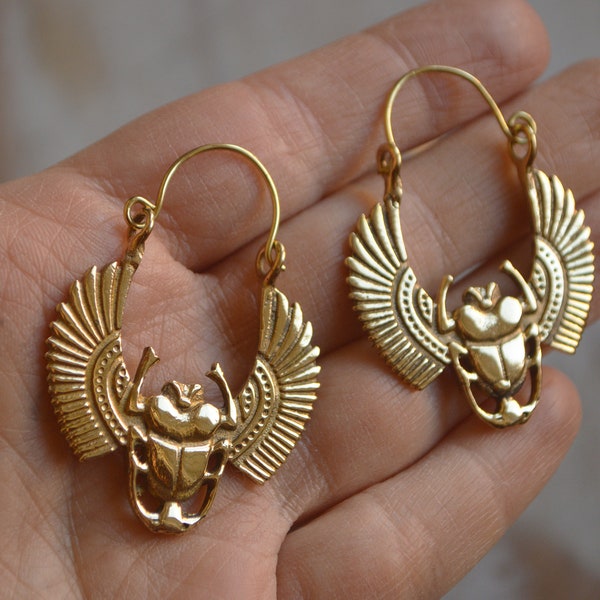 ANUKET* Doppelseitige heilige goldene Skarabäus-Käfer-Creolen. Von ägyptischen Stämmen inspiriertes Design.