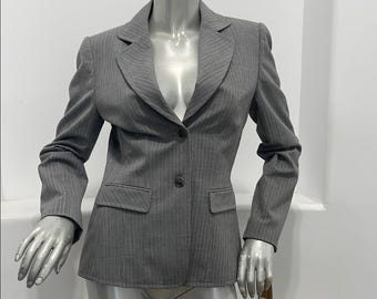 アレックス・マリー しわになりにくいグレーのピンストライプ クラシックブレザージャケット サイズ4 新品タグ付き