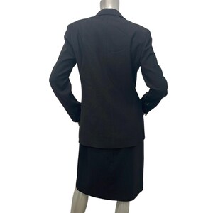 Conjunto de traje BCBG Max Azria, blazer texturizado negro, vestido tubo, estilo vintage, talla 8/9. imagen 2