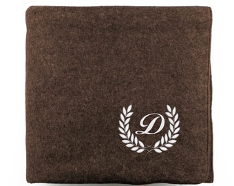 Brown fleece blanket - Personalized - Laureado Embroidery