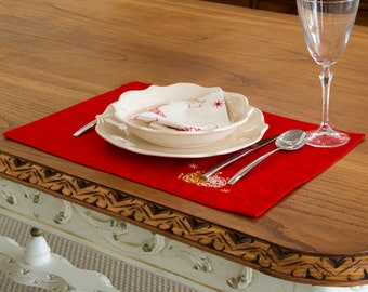 Pack of 2 Lyon Christmas Placemats with linen basket offer