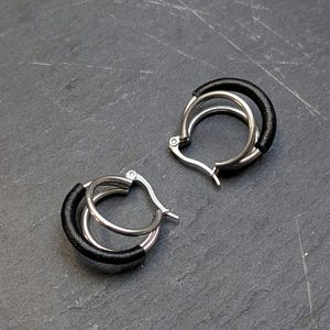 Große Creolen aus schwarzem Leder - Gothic Ohrringe - Punk Schmuck - Chunky Creolen