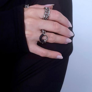 Kettingring, choker en o-ring, dikke ketting en o-ring, kraag met o-ringhanger, motorchoker, kattenhalsband met o-ring,