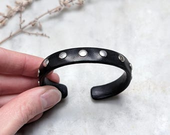 Pulsera negra con tachuelas para hombre y mujer / Pulsera punk con pinchos / Joyería gótica grunge