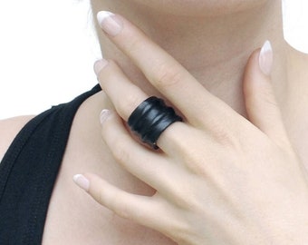 Black Leather Ring / TORRENT