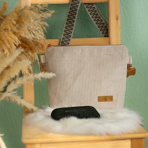 Umhängetasche Cord beige mit breitem Gurt // Crossbodybag für Damen // Schultertasche // Handtasche vegan // Geschenk für die Freundin
