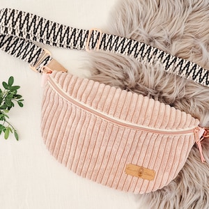 Bauchtasche, Crossbodybag Damen aus breitem Cord in zartrosa, mit Wechselgurt