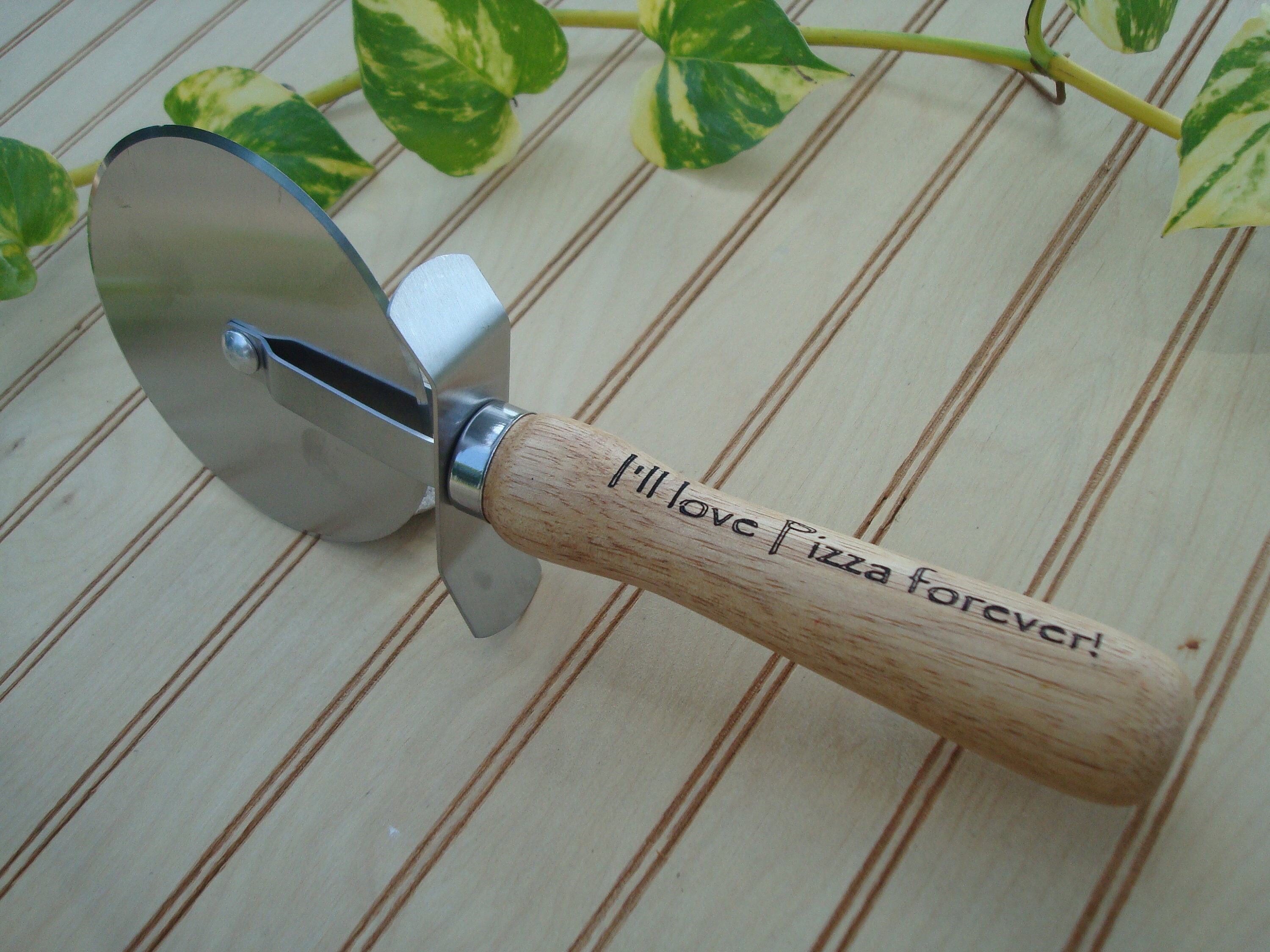 FREE SHIPPING Personalized Pizza Cutter Wood Handle Pizza Etsy UK