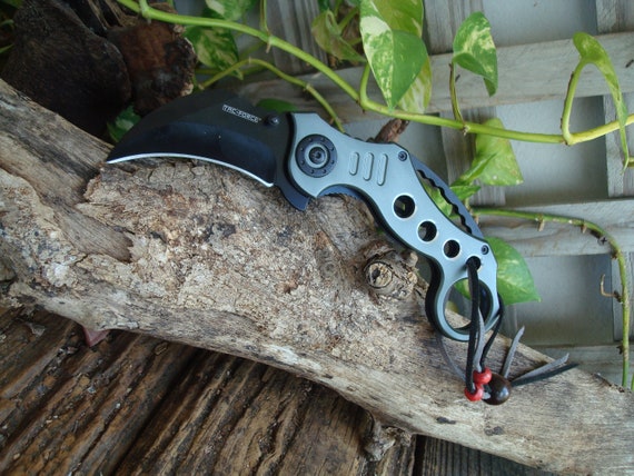 Coltello personalizzato, Coltelli personalizzati, Coltello tascabile,  Coltello tattico, Coltelli incisi, Coltello pieghevole, Coltello monogramma  Karambit Camping 2024 -  Italia