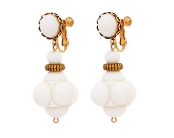Pendientes White Plastic Drop Statement, década de 1960