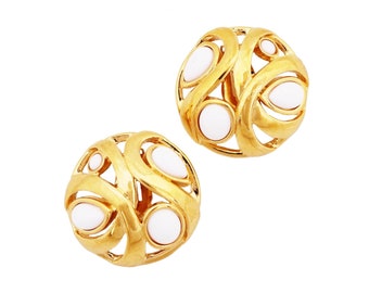 Pendientes Gilt Dome Statement con cabujones de cristal de leche, década de 1970