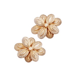 Vergoldete Strukturierte Blumen Figur Ohrringe von Castlecliff, 1950er Jahre