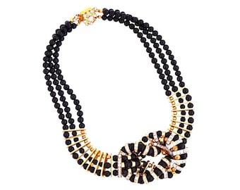 Faux Onyx Triple Strand Beaded Knot Statement Collar con Crystal Rondelles, década de 1980