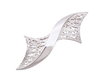 Broche de cinta abstracta brutalista de plata por Crown Trifari, década de 1960