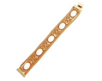 Goudkleurige armband met drie strengen en melkglazen cabochons, jaren 1970