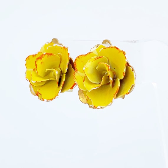 Butter Yellow Enamel Flower Figural Earrings, 196… - image 3