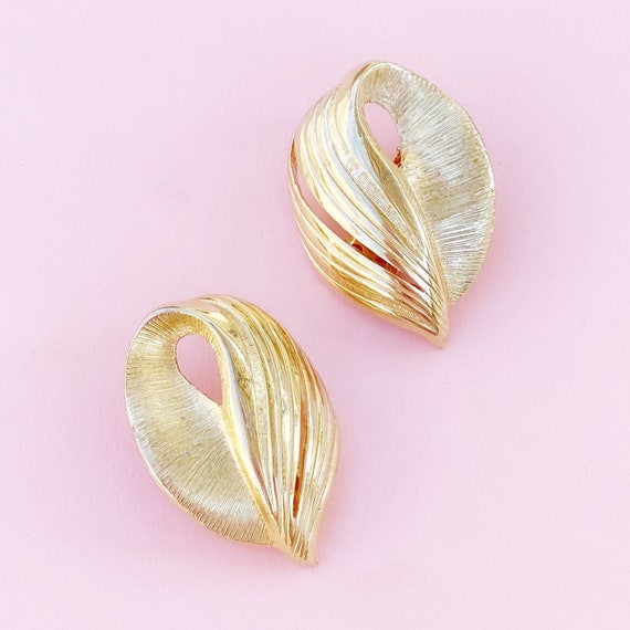 Gilded Textured Abstract Leaf Earrings, 1980s - image 5