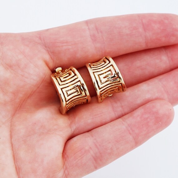 Gold Greek Key Huggie Hoop Earrings, 1990s - image 7