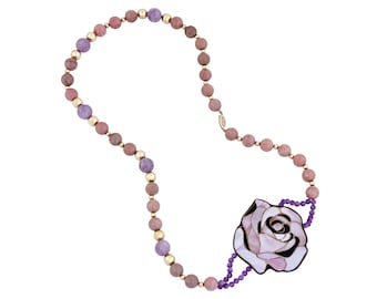 Polvoriento rosa y púrpura Madre de perla incrustada rosa y gemstone beaded collar por Lee Sands, 1980s