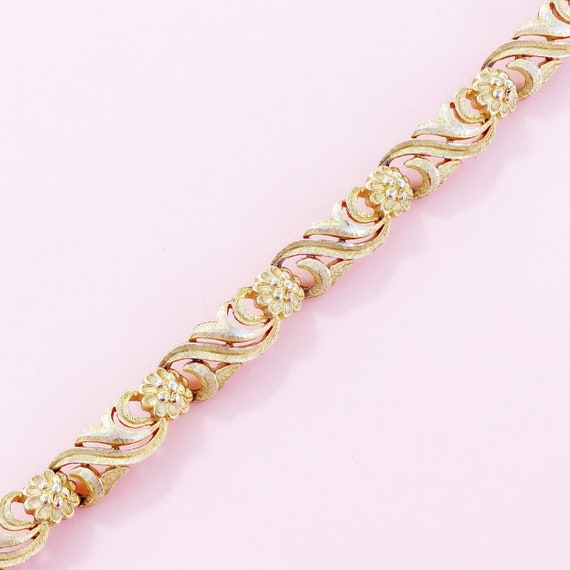Vintage Textured Gold Floral Motif Link Bracelet … - image 3