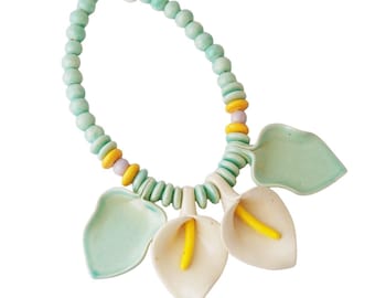 Oversized statementketting calla lelie van keramiek, door Ruby Z, jaren 1980