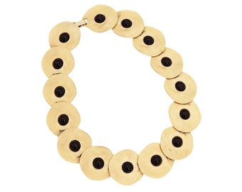 Hammered Matte Gold & Black Cabochon Disc Statement Necklace Por Les Bernard, década de 1980