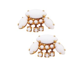 Pendientes Navette de cristal de leche, década de 1960