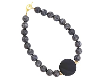 Collar de cuentas de labradorita negra con piedra preciosa de ónix plana redonda, década de 1980