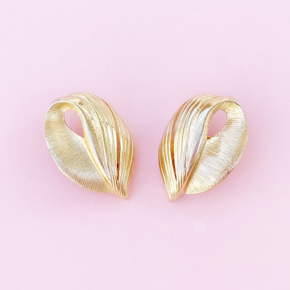 Gilded Textured Abstract Leaf Earrings, 1980s - image 3