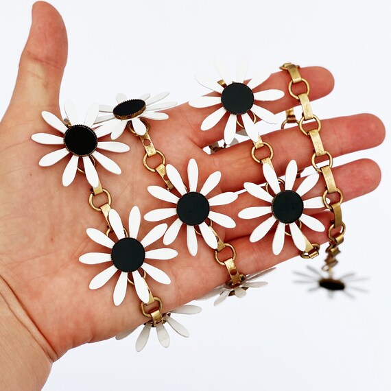 Black and White Daisy Chain Belt, 1970s Gem