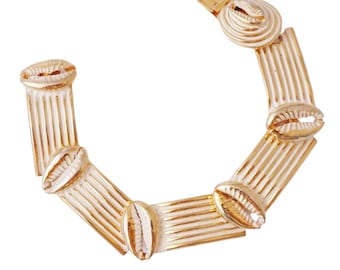 Pulsera de eslabones de concha marina esmaltada en blanco y dorado de Frederick Mosell, década de 1960