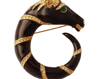 Broche de cavalo em espiral com esmalte dourado pesado, da Ciner, década de 1980.