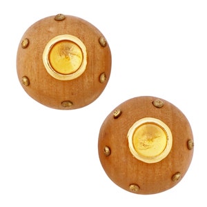 HolzKuppel Ohrringe mit Metall Ohrsteckern und Lünette Set Bernstein Glas Cabochons, 1970er Jahre