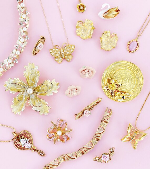 Vintage Textured Gold Floral Motif Link Bracelet … - image 5