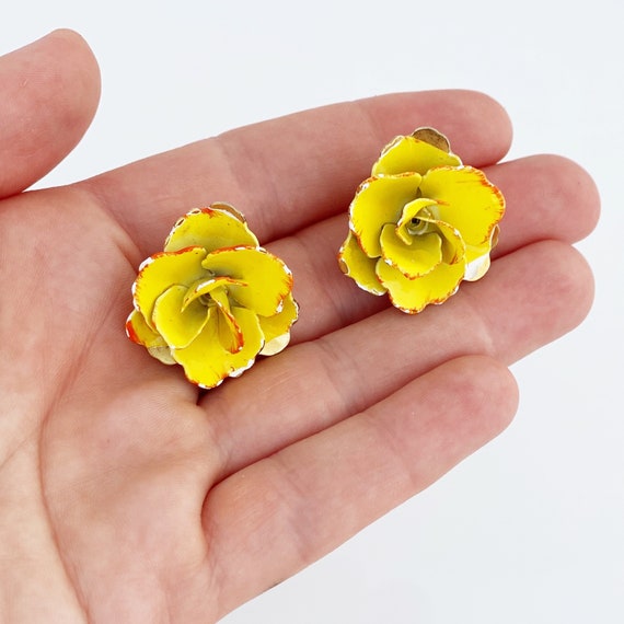 Butter Yellow Enamel Flower Figural Earrings, 196… - image 5