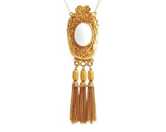 Statementhangerketting van verguld en melkglas met kwastjes door Pauline Rader, jaren 1970