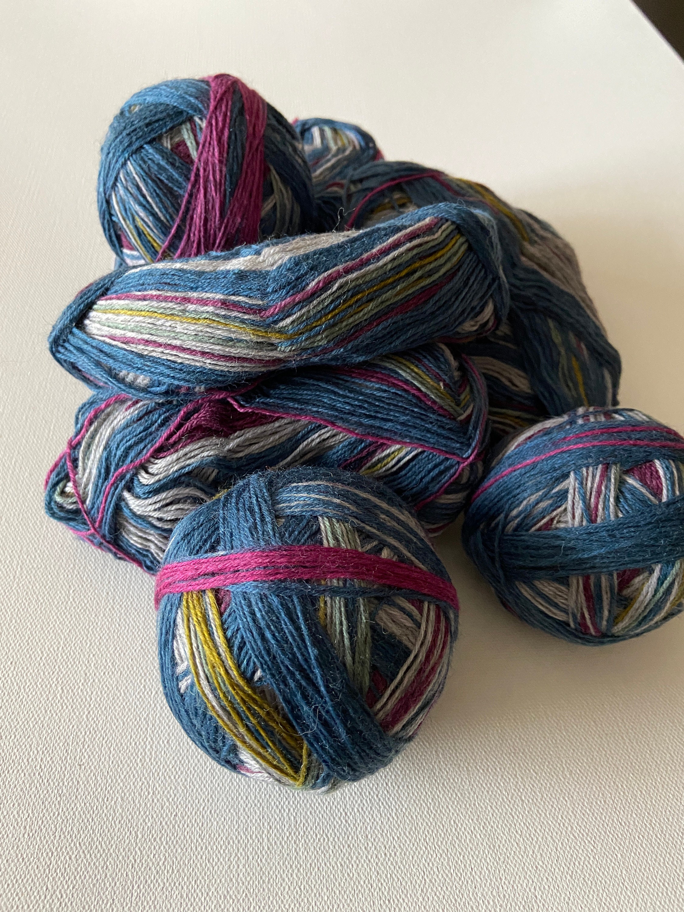 BLACK-GOLD: Self-Striping Pima Cotton - Hand dyed sock yarn - PITTSBUR –  AlohaBlu