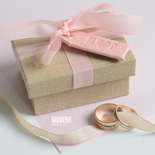 Personalized ring box vintage linen pink image 1