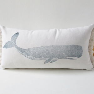 Housse de coussin baleine : soutien lombaire ou traversin bleu marine, décoration nautique