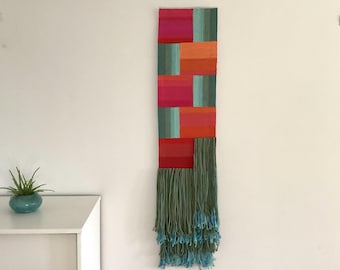 Arte textil para pared, tapiz de pared, rojo, naranja, rosa, turquesa, cordón, tapiz, espacio estrecho, pieza única, hecho a mano