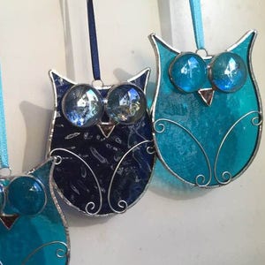 Stained glass googly eyed Owl sun catcher, hanging, decoration image 2